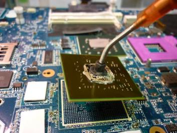 gallery/zamena_chip_video_mosta_v_laptop